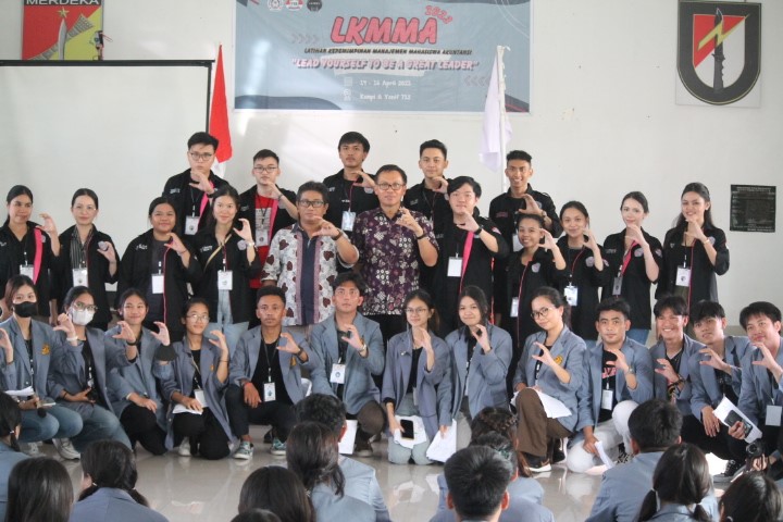 Latihan Kepemimpinan Manajemen Mahasiswa Akuntansi (LKMMA)